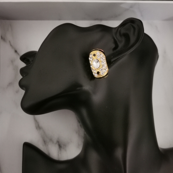 Vintage Oscar De Le Renta Gold Plated Earrings with Swarovski Crystal andEnamel - Picture 3 of 9